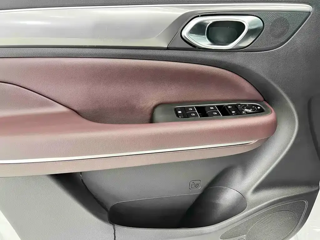 GAC Motor Trumpchi M6 — фото 9