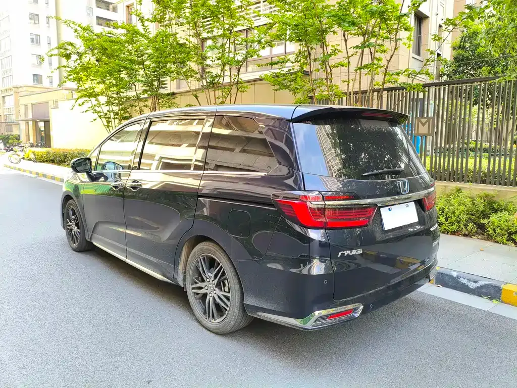 Honda Odyssey — фото 8