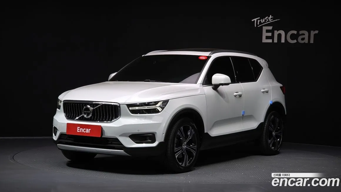 Volvo XC40 — фото 1