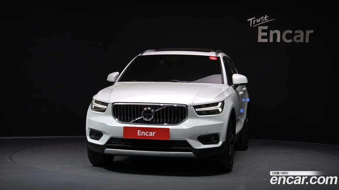 Volvo XC40 — фото 4