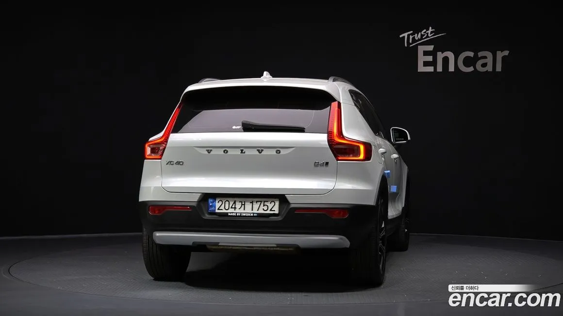 Volvo XC40 — фото 6