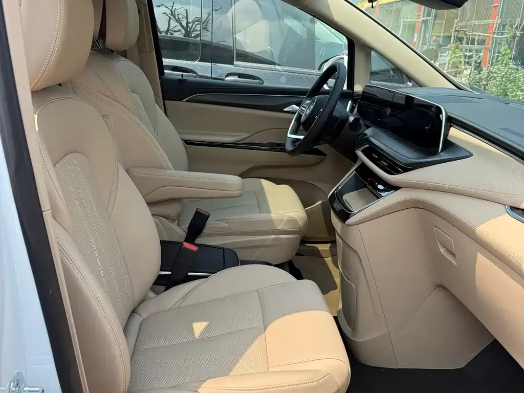 Buick GL8 Hybrid — фото 4