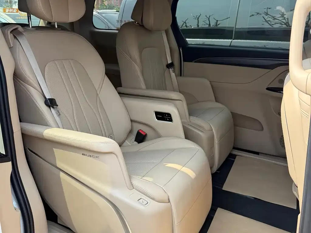 Buick GL8 Hybrid — фото 10