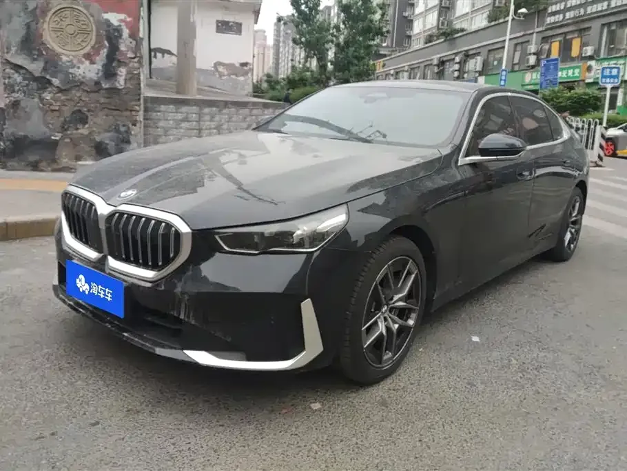 BMW 5 Series — фото 1