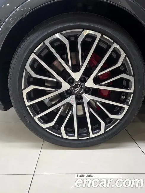 Audi SQ7 2026 из KR, фото 2
