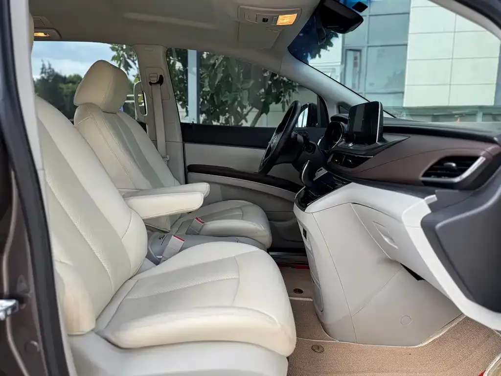 Buick GL8 2023 из CN, фото 3