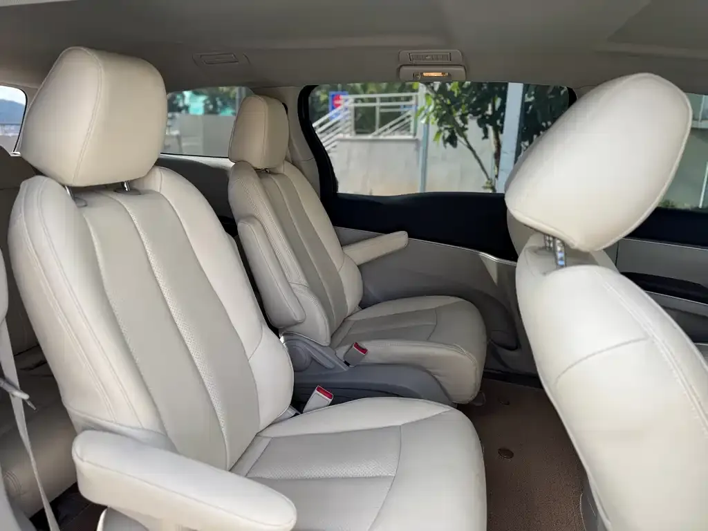 Buick GL8 2023 из CN, фото 2