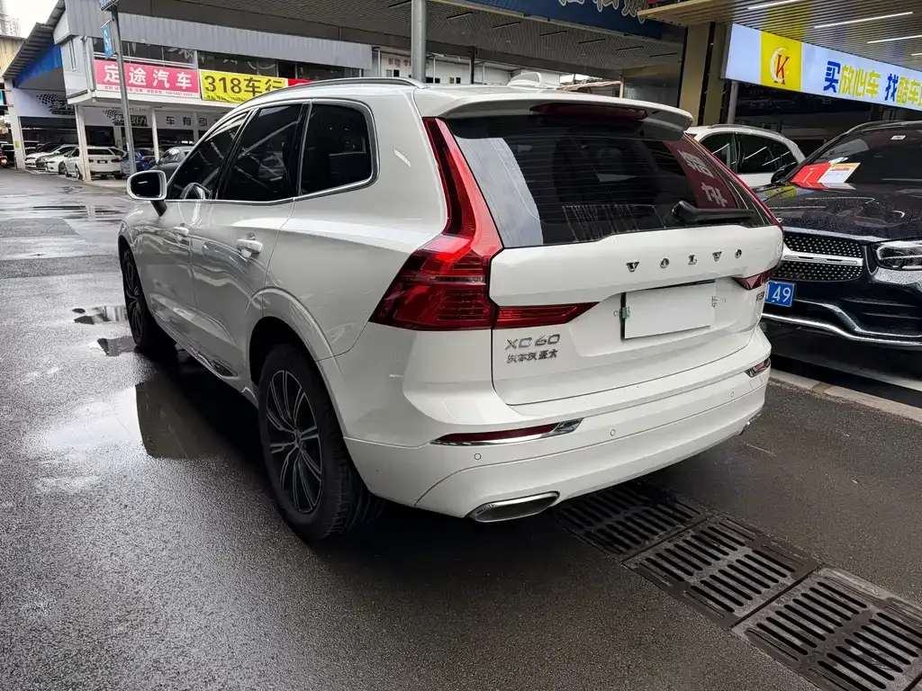 Volvo XC60 — фото 9