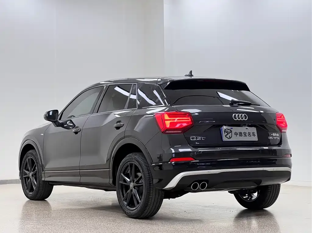 Audi Q2L — фото 6