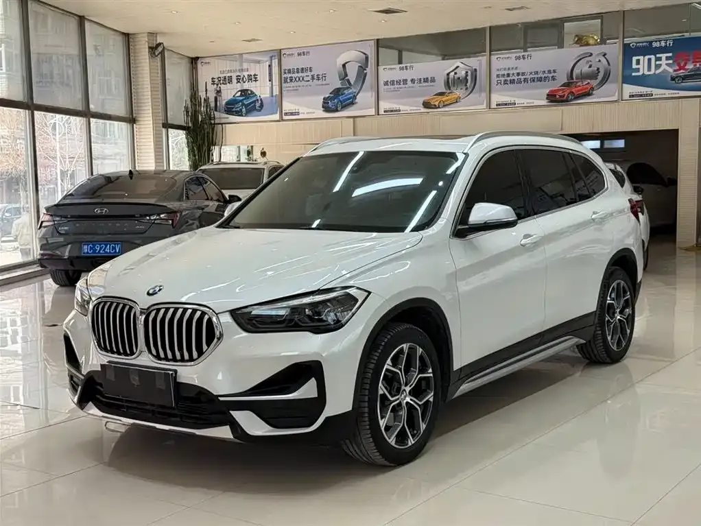 BMW X1 — фото 1