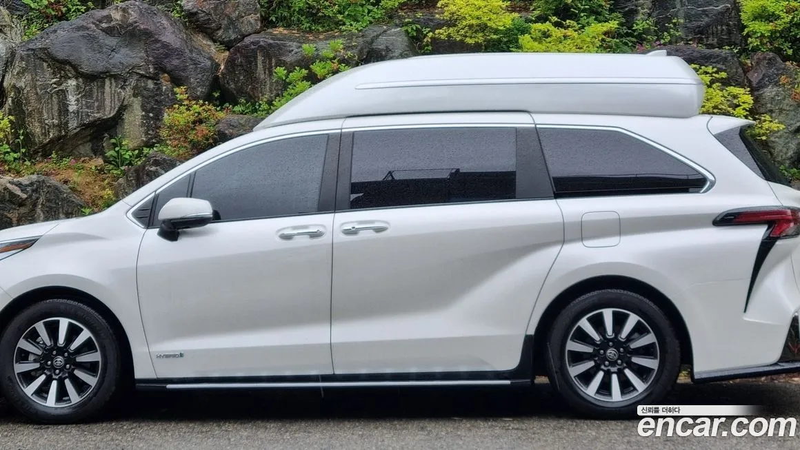 Toyota Sienna — фото 8