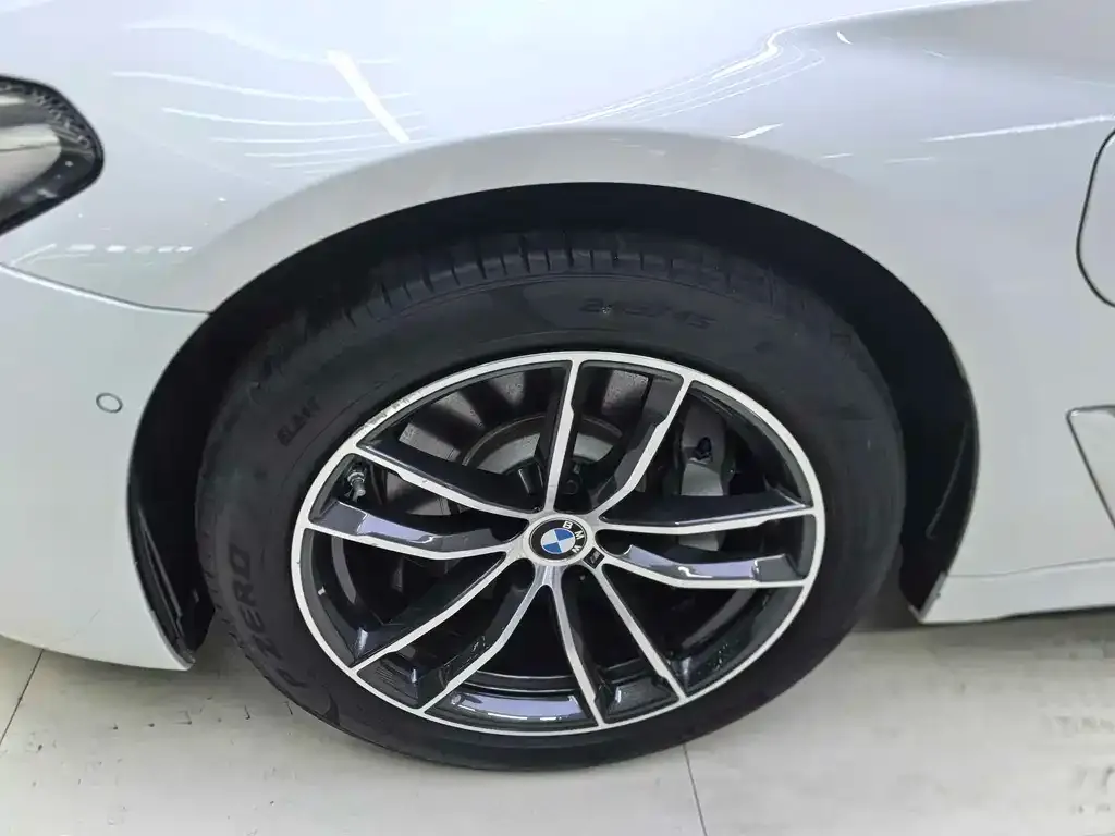BMW 5 Series New Energy — фото 7