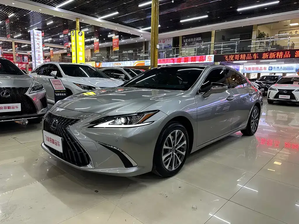 Lexus ES — фото 1