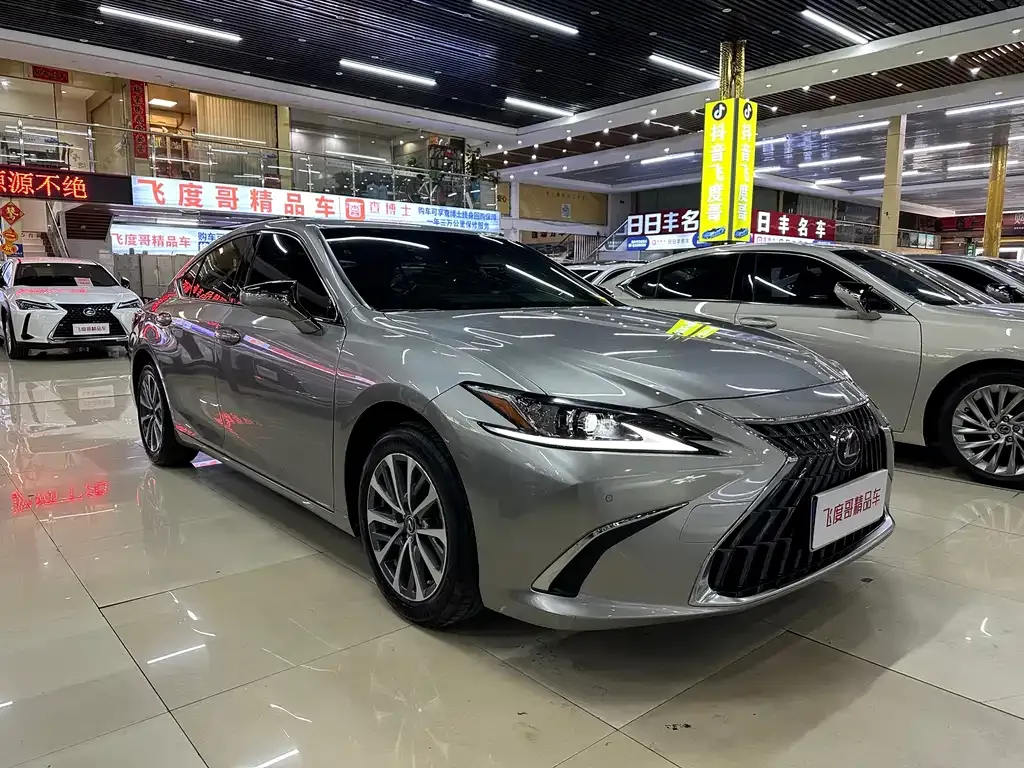 Lexus ES — фото 10