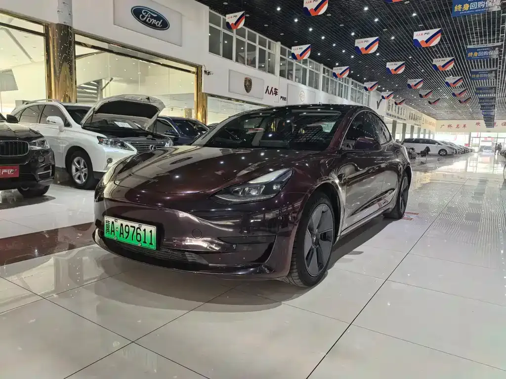 Tesla Model 3 — фото 1