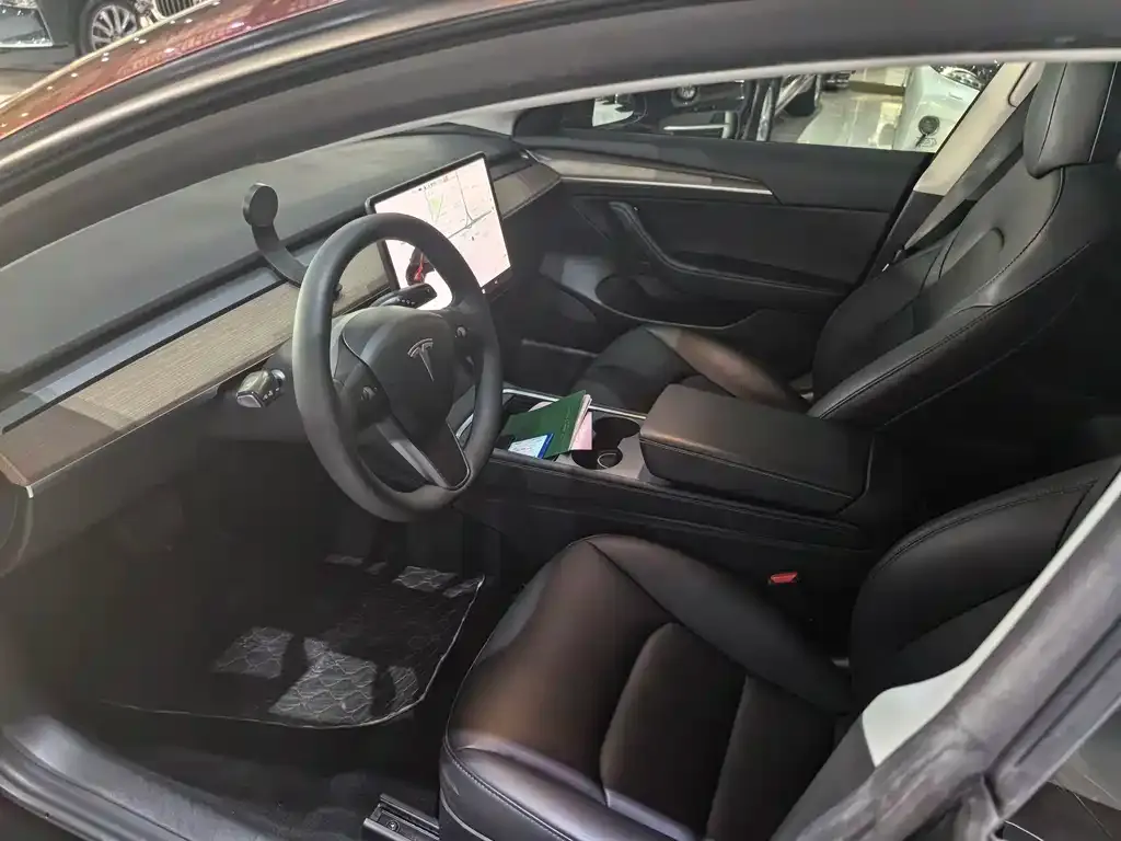 Tesla Model 3 — фото 4