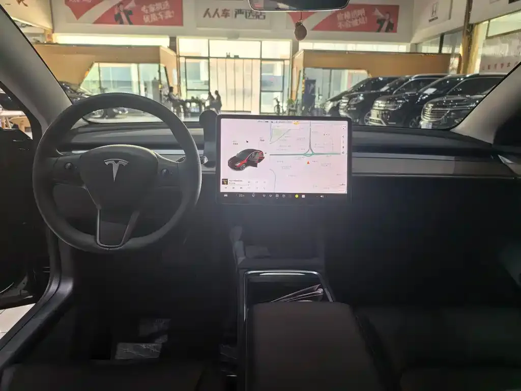 Tesla Model 3 — фото 2