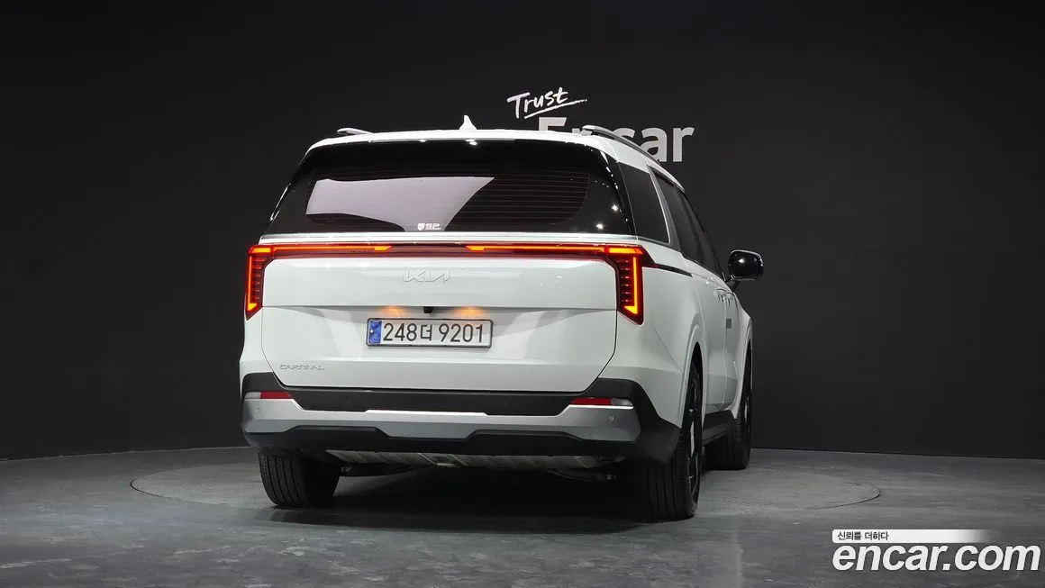 Kia Carnival — фото 10