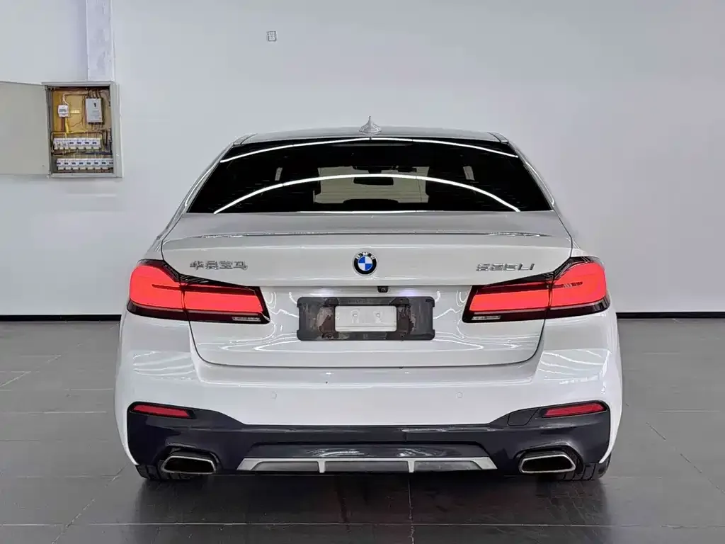 BMW 5 Series — фото 4