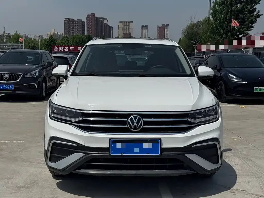 Volkswagen Tiguan L — фото 7