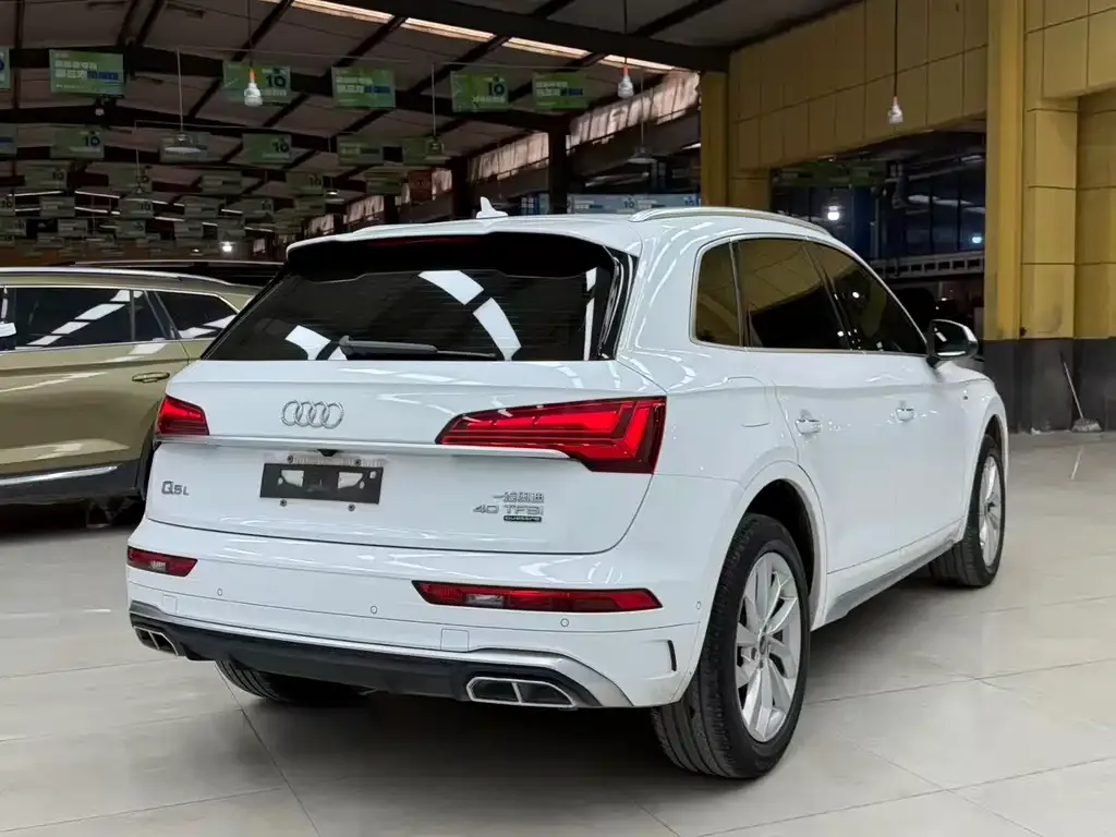 Audi Q5L — фото 5