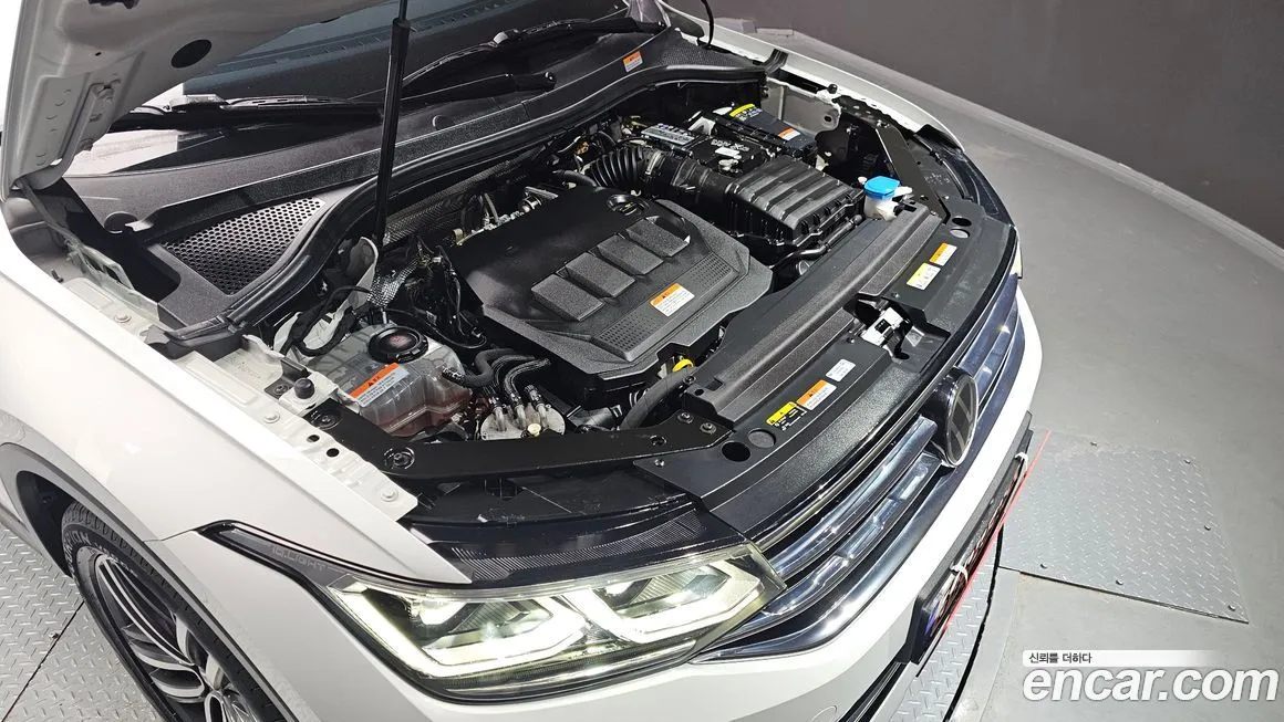 Volkswagen Tiguan — фото 9