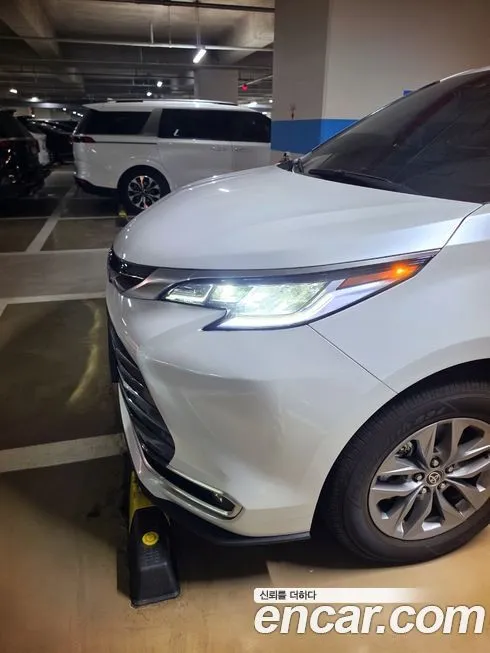 Toyota Sienna — фото 2