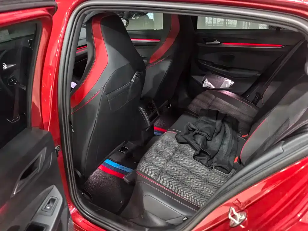 Volkswagen Golf GTI — фото 4
