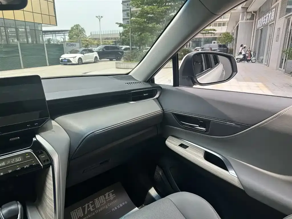 Toyota Harrier — фото 5
