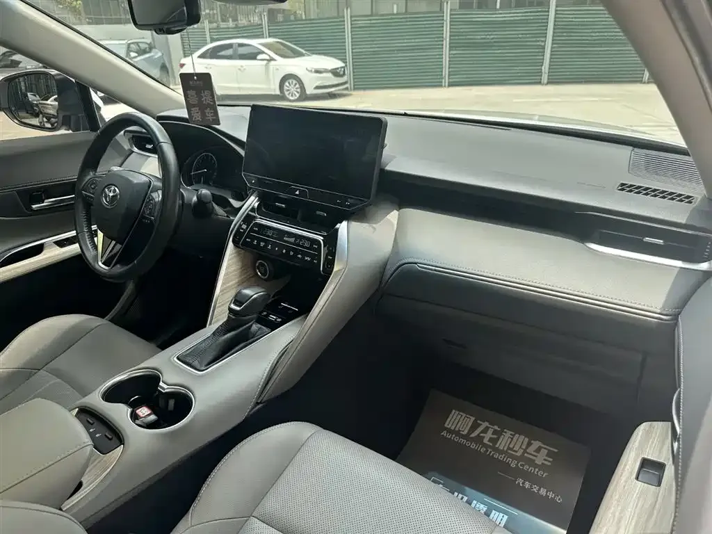 Toyota Harrier — фото 10