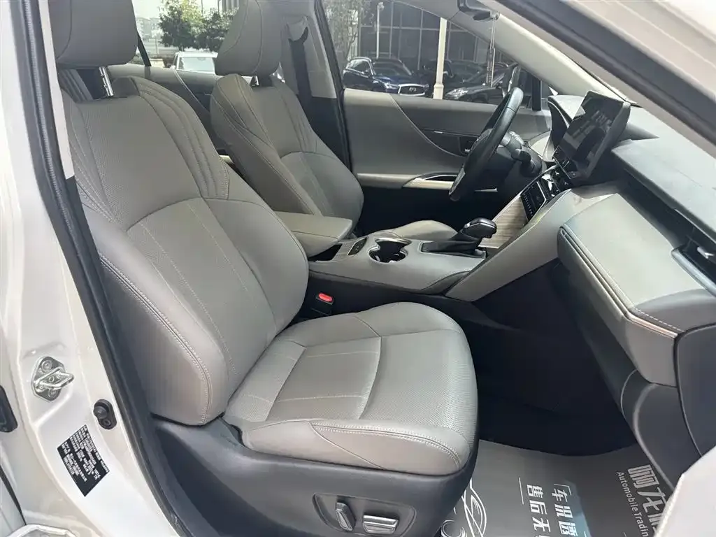 Toyota Harrier — фото 6