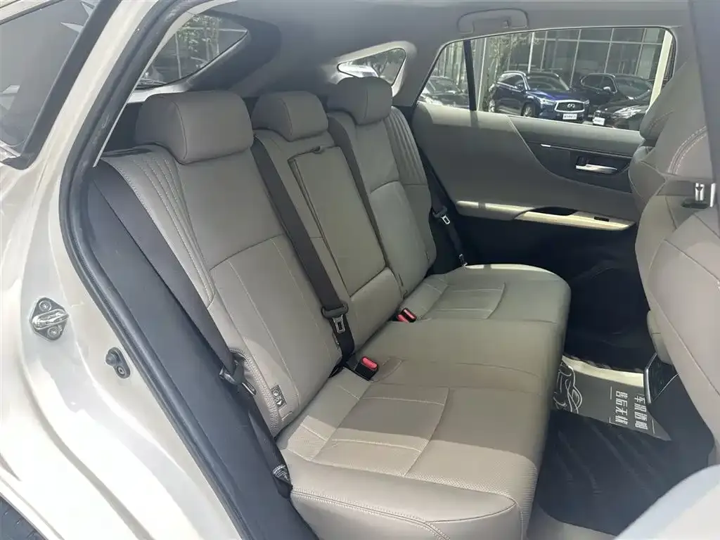 Toyota Harrier — фото 3