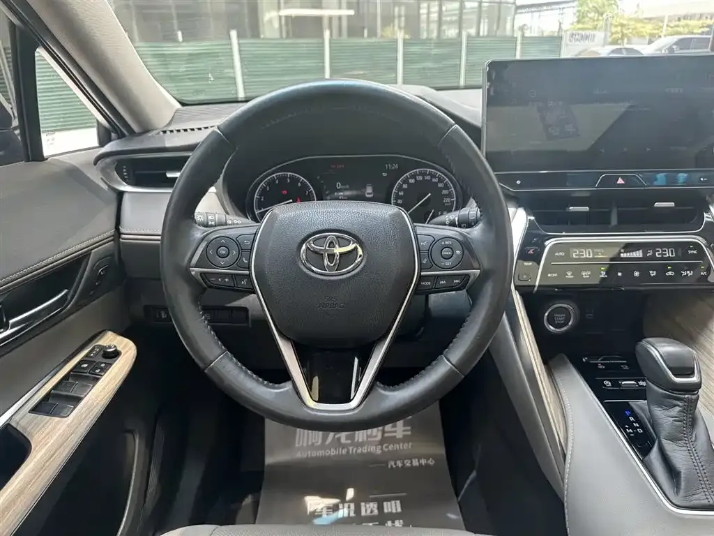 Toyota Harrier — фото 2