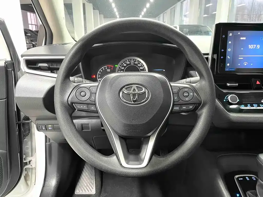 Toyota Corolla — фото 10