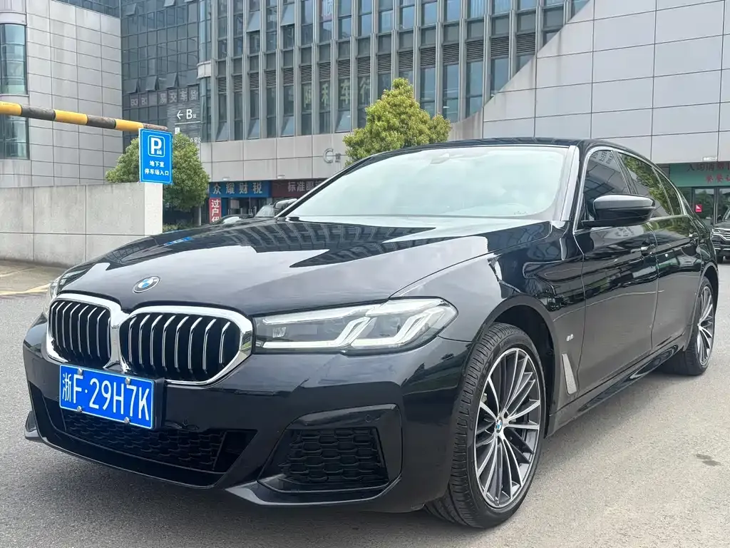 BMW 5 Series — фото 1