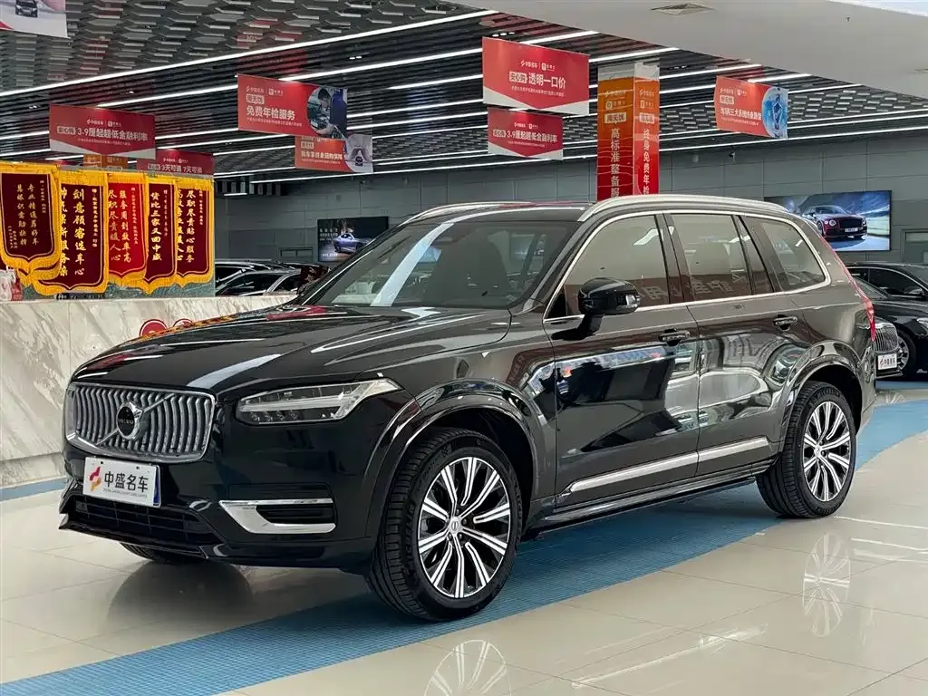 Volvo XC90 — фото 1