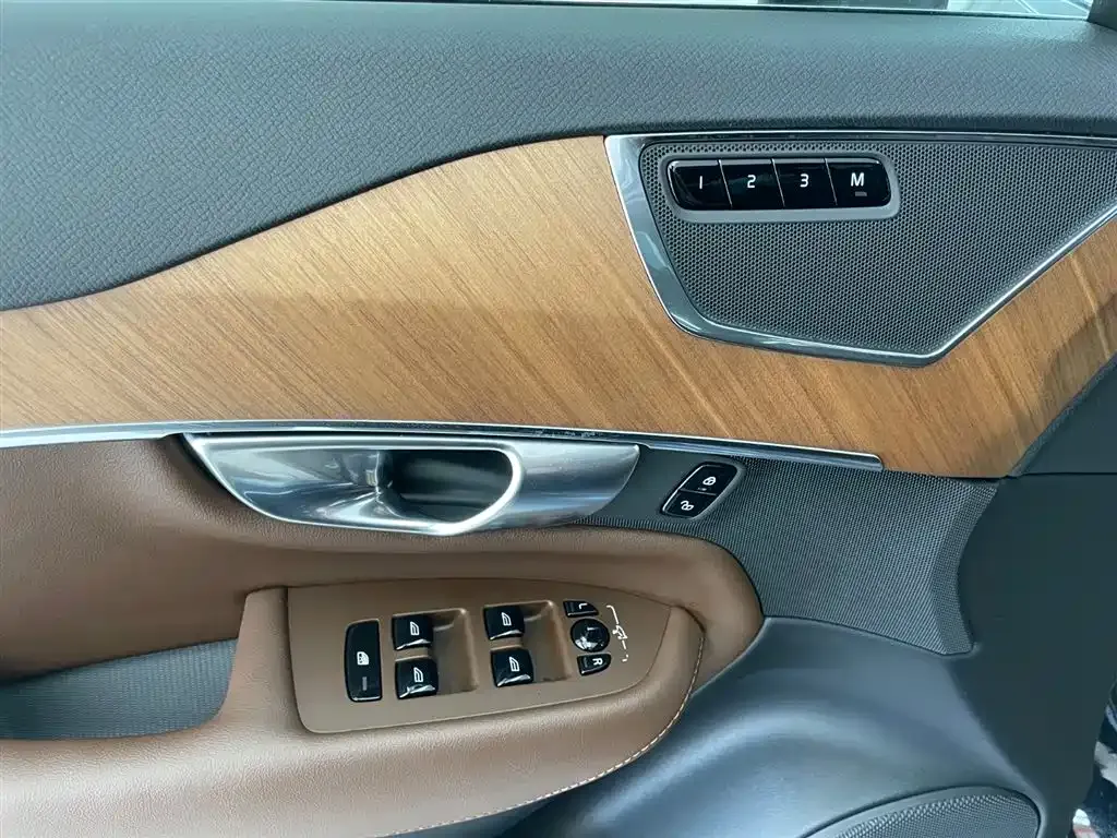 Volvo XC90 — фото 9