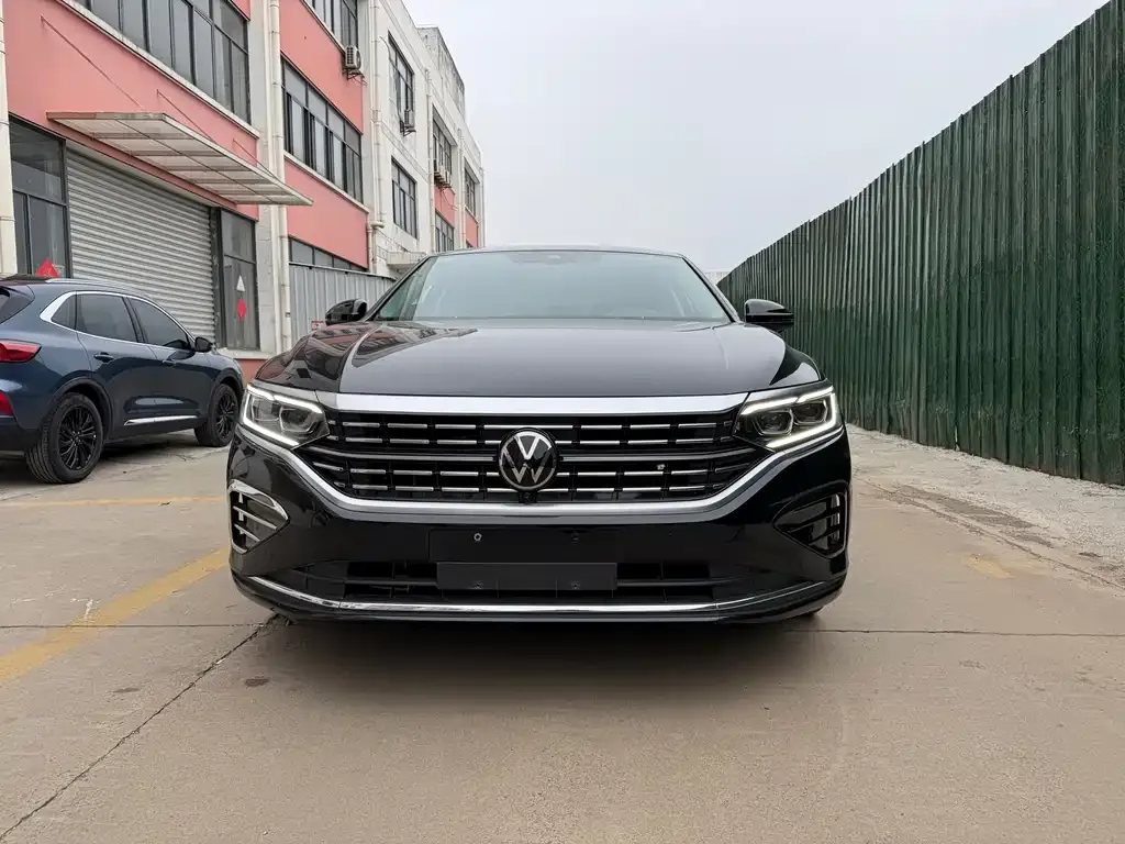 Volkswagen Passat — фото 1