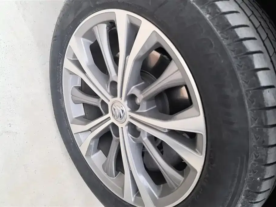 Buick Envision Plus — фото 2