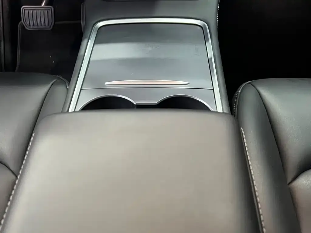 Tesla Model Y 2023 из CN, фото 2