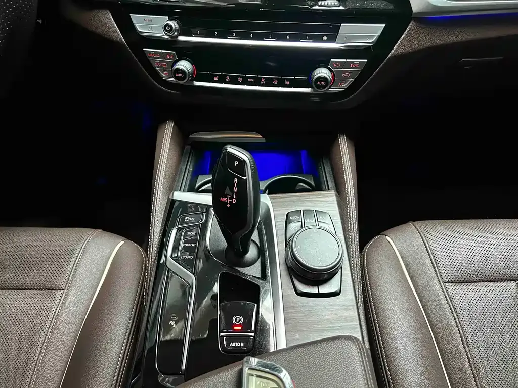 BMW 5 Series — фото 5