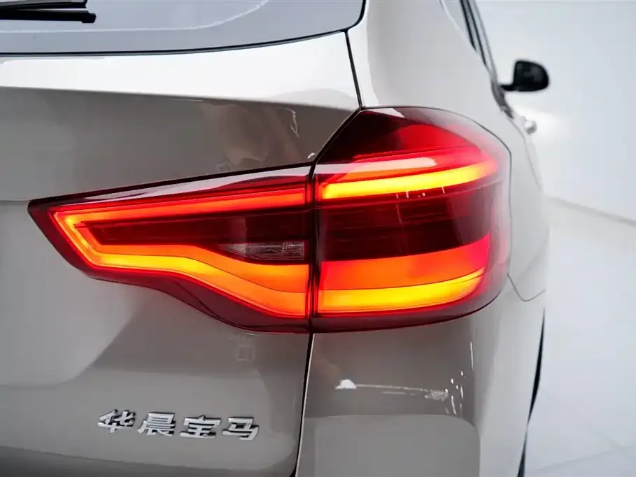 BMW iX3 — фото 6