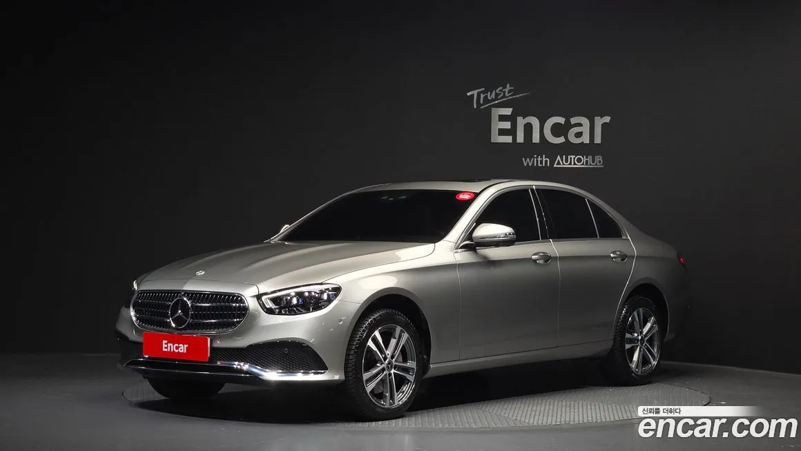 Mercedes-Benz E-Class — фото 1