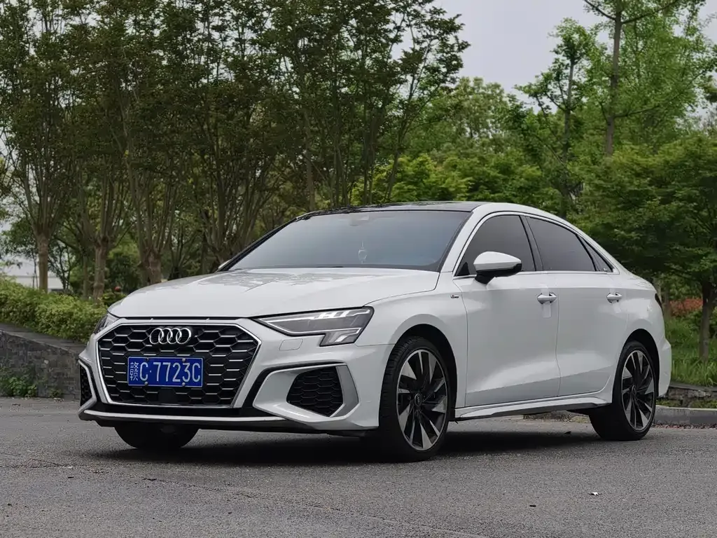 Audi A3 — фото 1