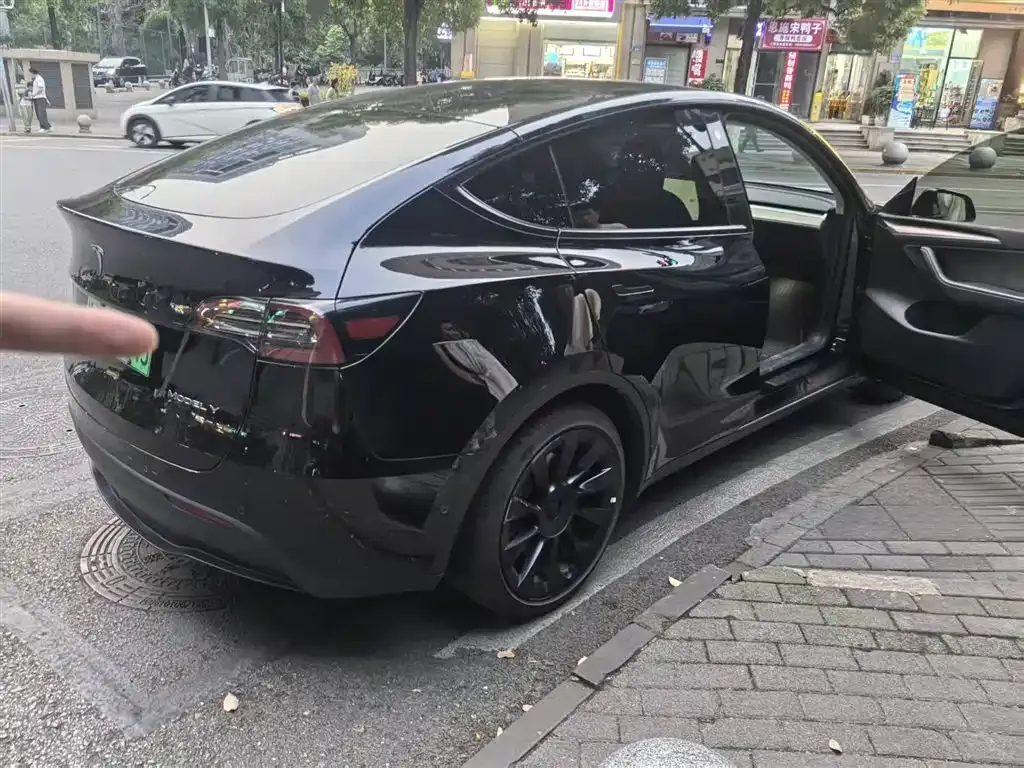 Tesla Model Y — фото 4