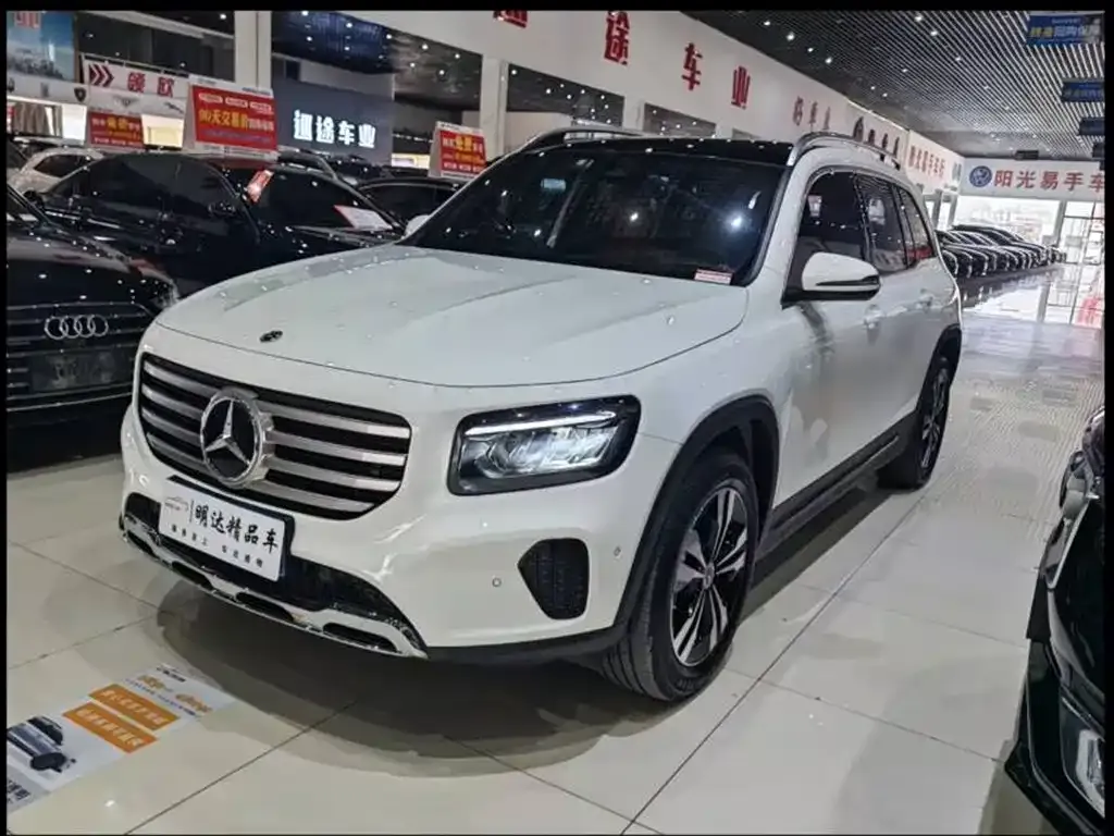 Mercedes-Benz GLB — фото 1