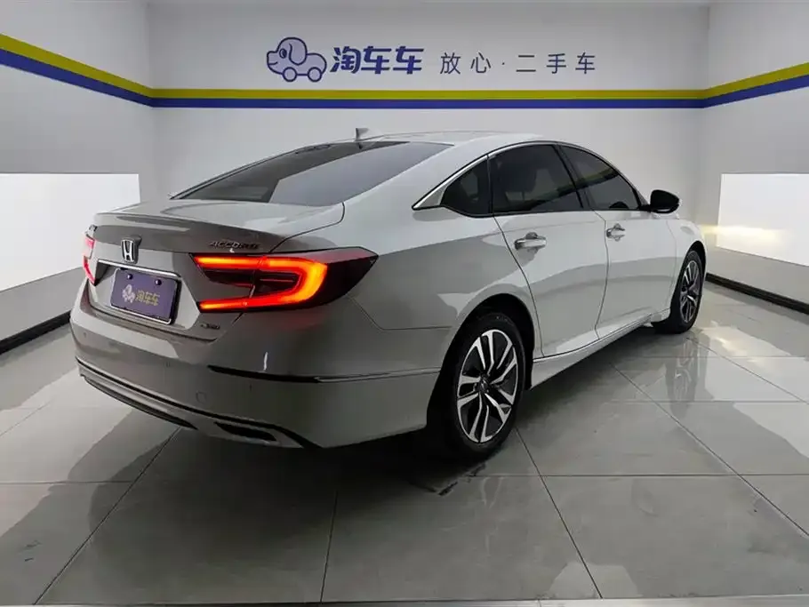 Honda Accord — фото 9