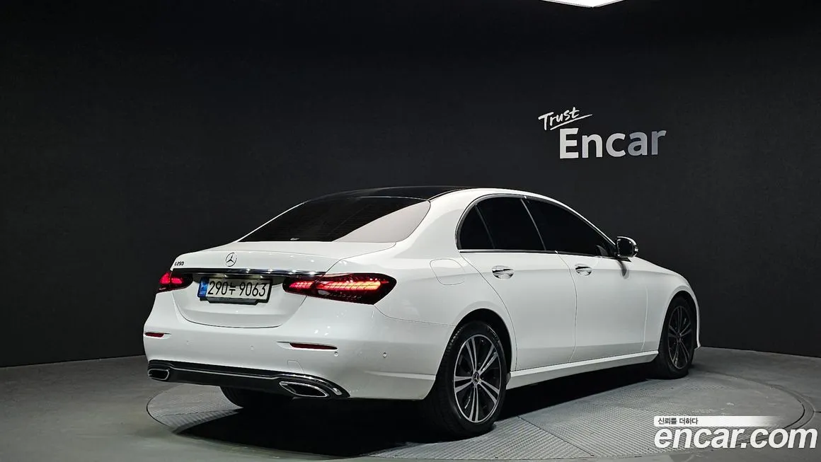 Mercedes-Benz E-Class — фото 2