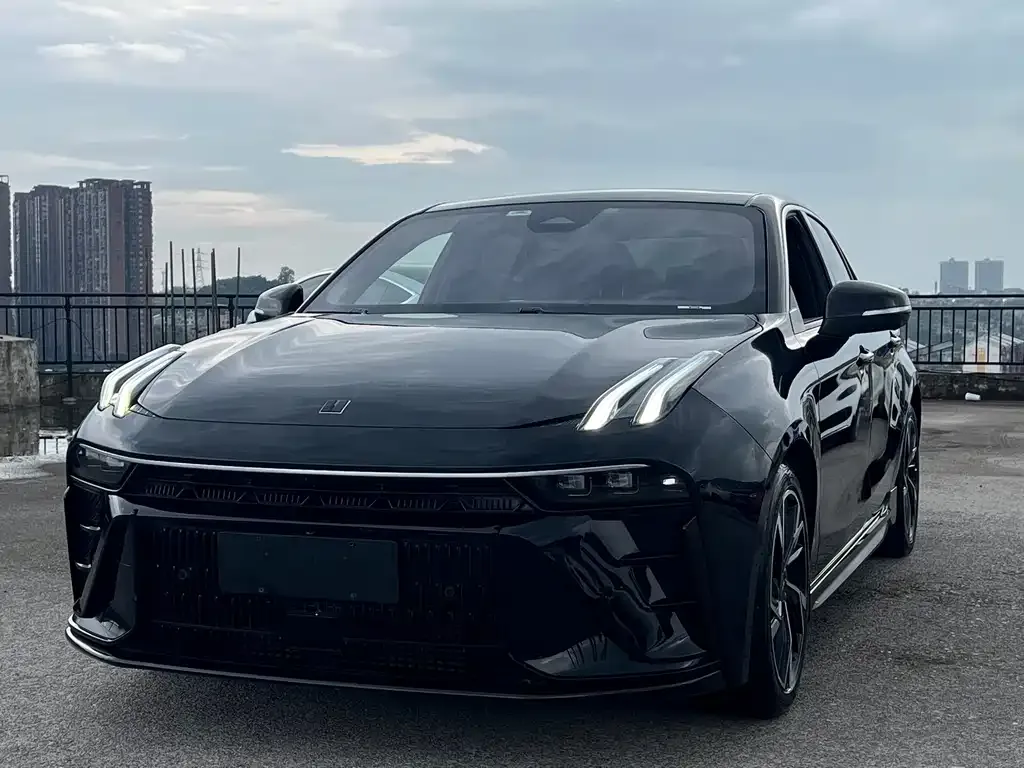 Lynk & Co 03