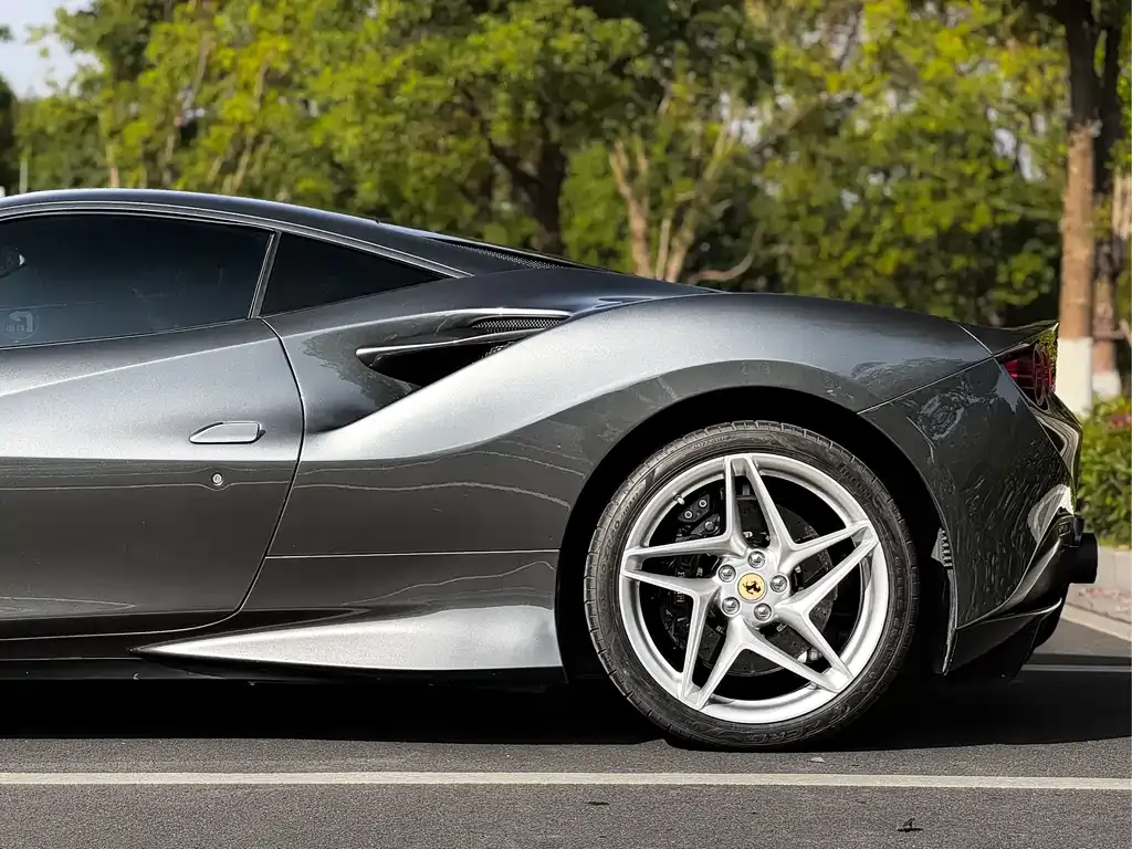 Ferrari F8 — фото 5
